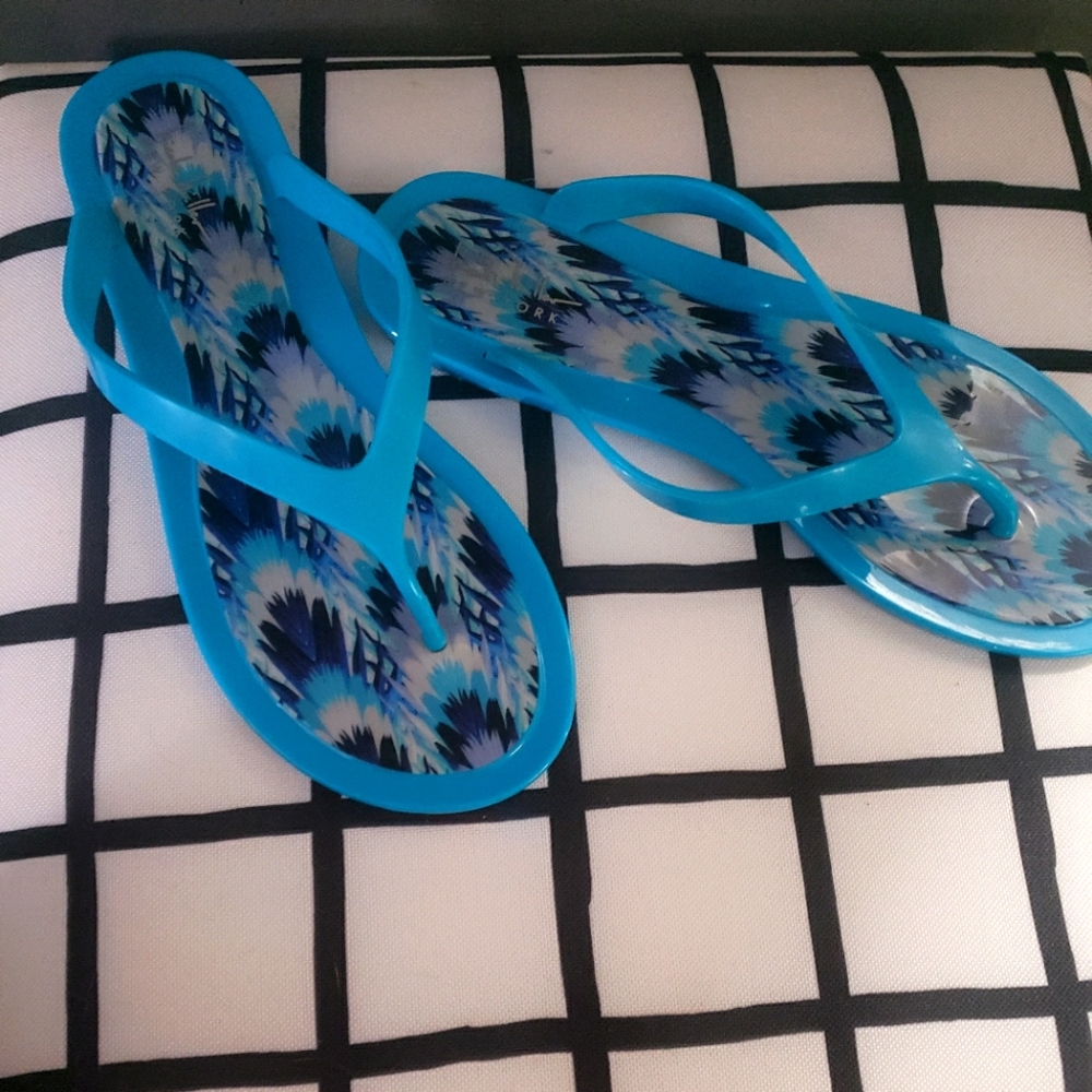 Aky blue Nicole Miller flip flops